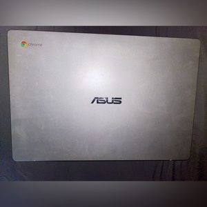 Está prácticamente nueva de muy poco uso